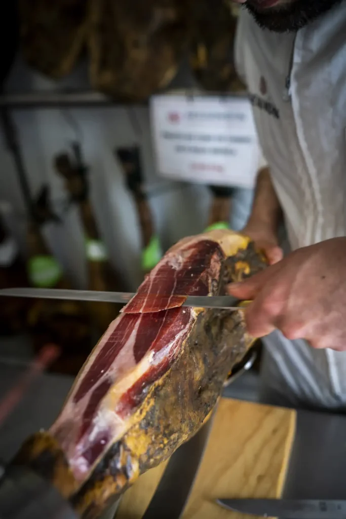 cortando jamón segundín